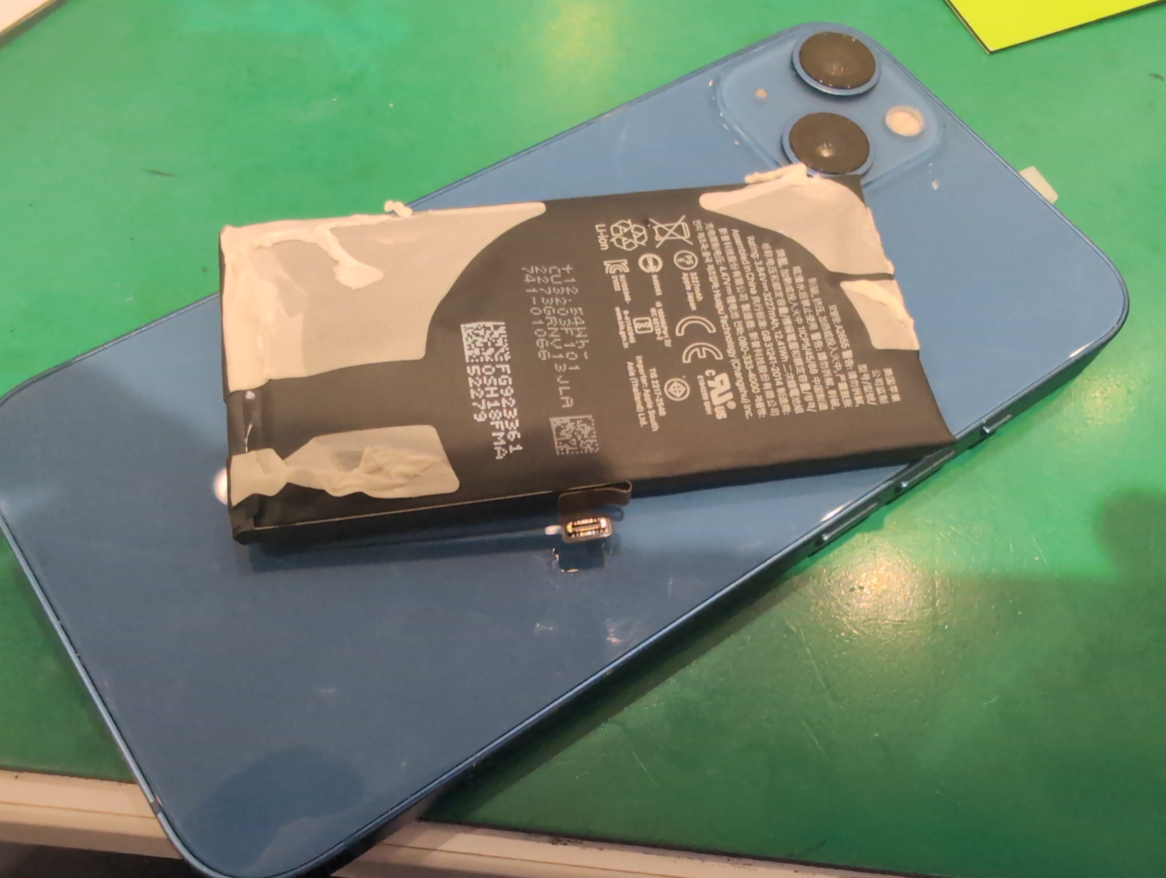 【iPhone 13 バッテリー膨張！交換で安心復活しました🔋✨】