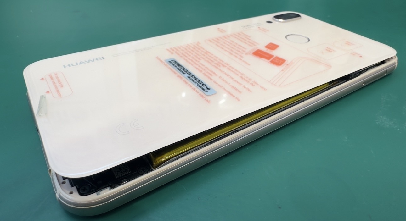 HUAWEI P20liteバッテリー膨張によるバッテリー交換【登戸・向ケ丘遊園店】