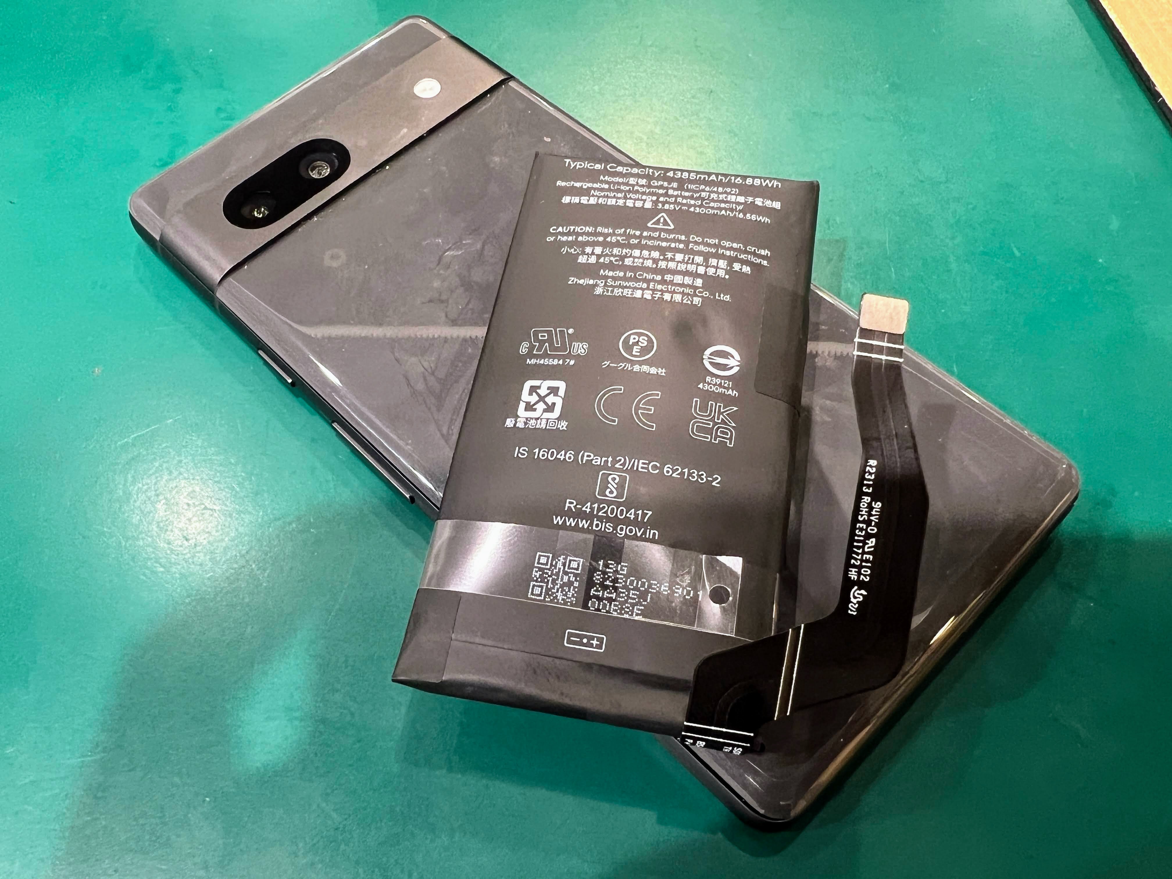 Pixel7a（ピクセル）バッテリー交換！90分で膨張トラブルもスッキリ解消！【スマホ修理工房ペリエ千葉店】