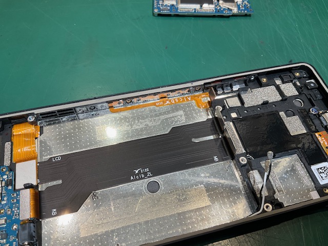 Xperia10Ⅲ　電源ボタンが押せなくなってしまった！　電源ボタンパーツ交換　スマホ修理工房イオン北浦和店