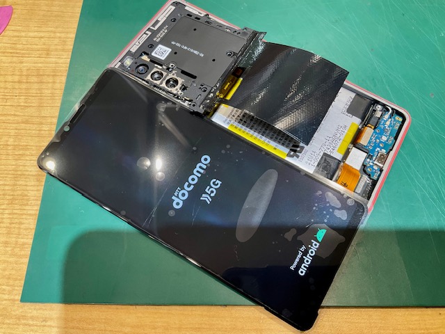 Xperia 10Ⅲ　画面割れで操作が出来ない！　液晶パネル交換修理　スマホ修理工房イオン北浦和店