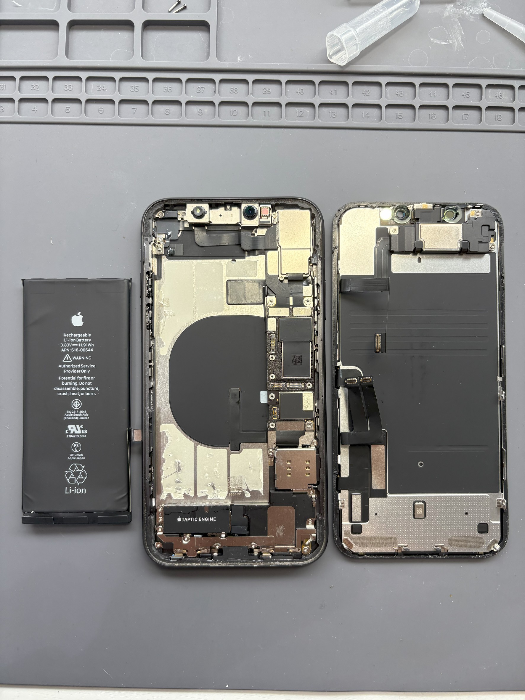 iPhone11の画面破損＆電源が入らない症状も液晶＆バッテリー交換で復旧 