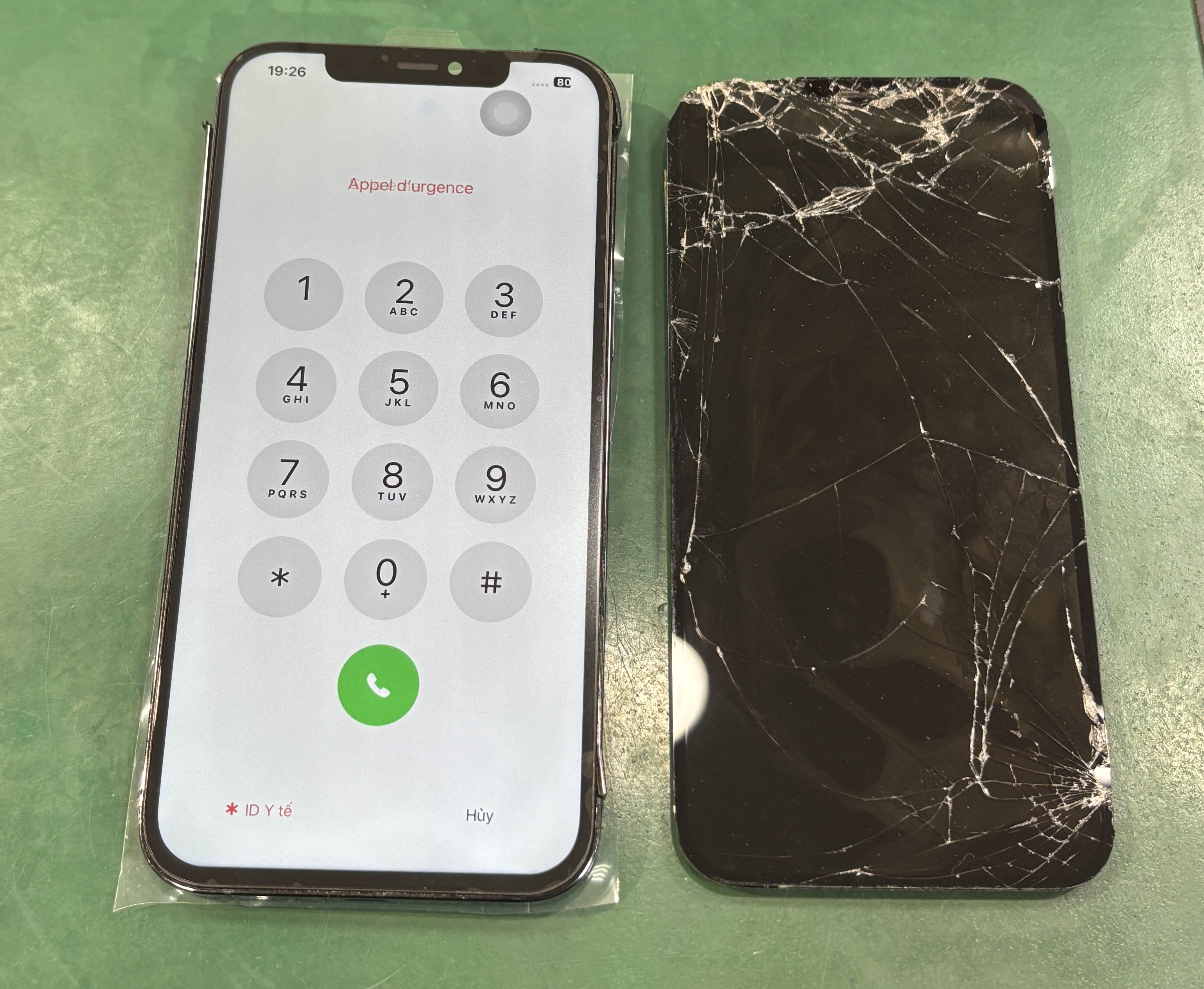 iPhone12ProMax 端末が大きく変形して操作不能に、、