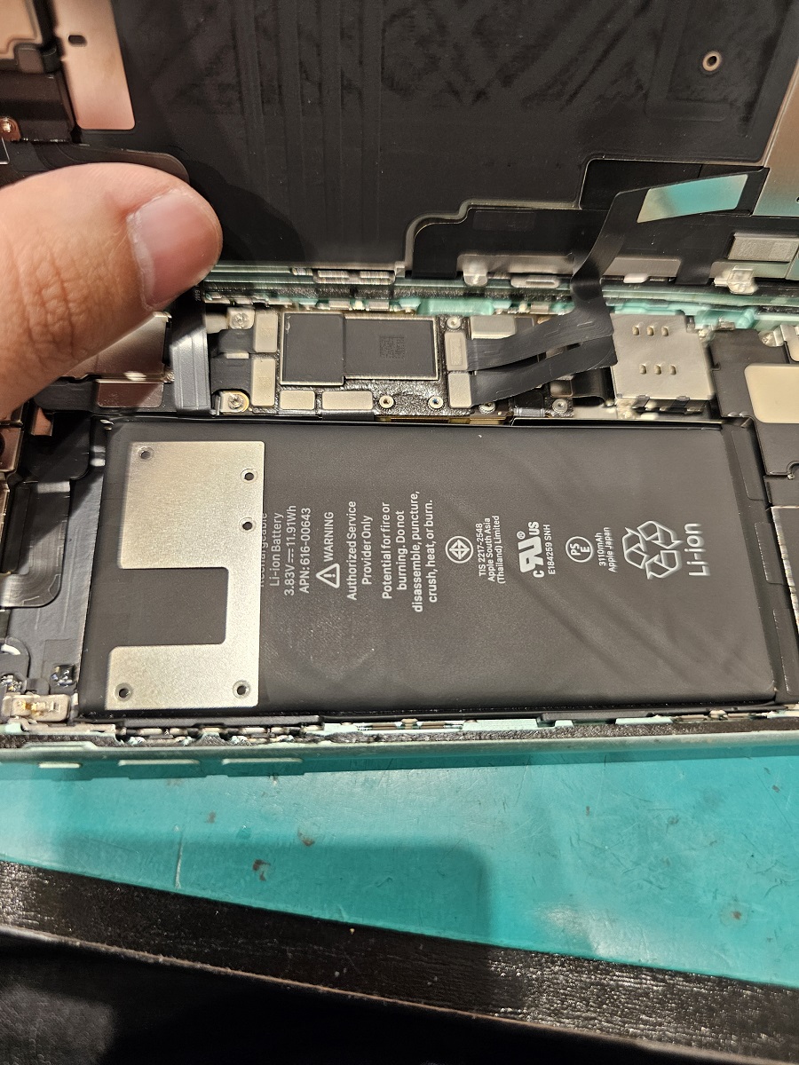 急に起動しなくなってしまったスマホをデータそのまま即日修理致しました！【スマホ修理工房北千住マルイ店】