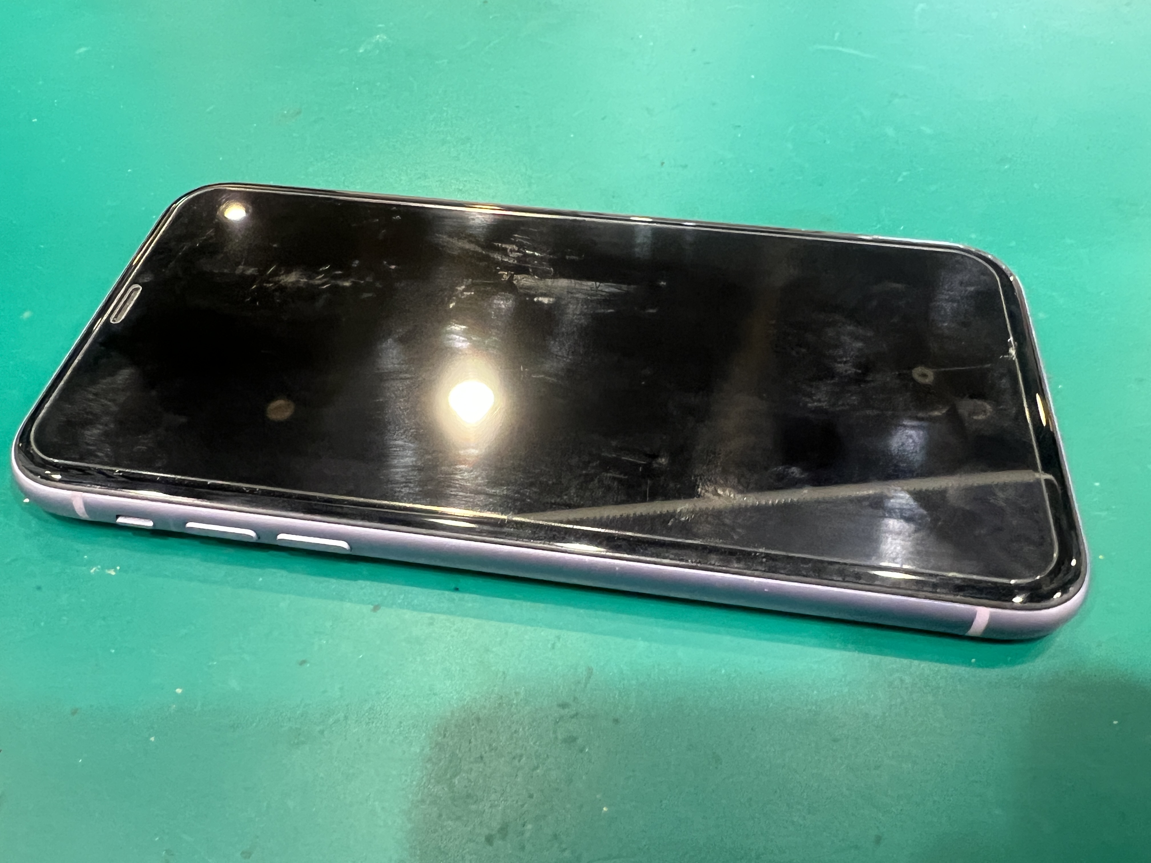 iPhone11(アイフォン)が水没して画面が破損した！そんなときは当店にお任せ下さい！【スマホ修理工房ペリエ千葉店】