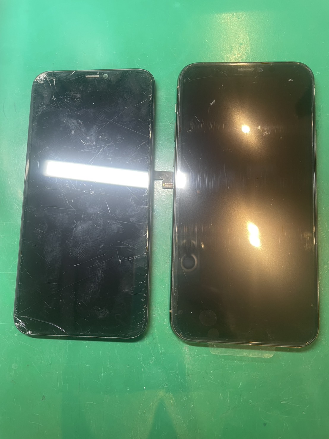 画面が割れてバキバキに…　iPhone12mini　画面交換修理【スマホ修理工房ミーツ国分寺店】