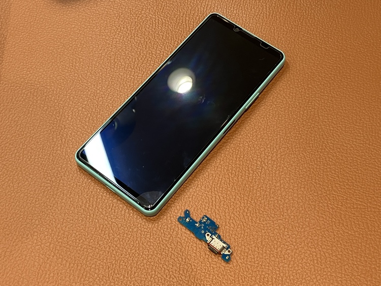 充電ができなくなったXperia10IV（エクスペリア）の充電コネクタ交換修理を承りました