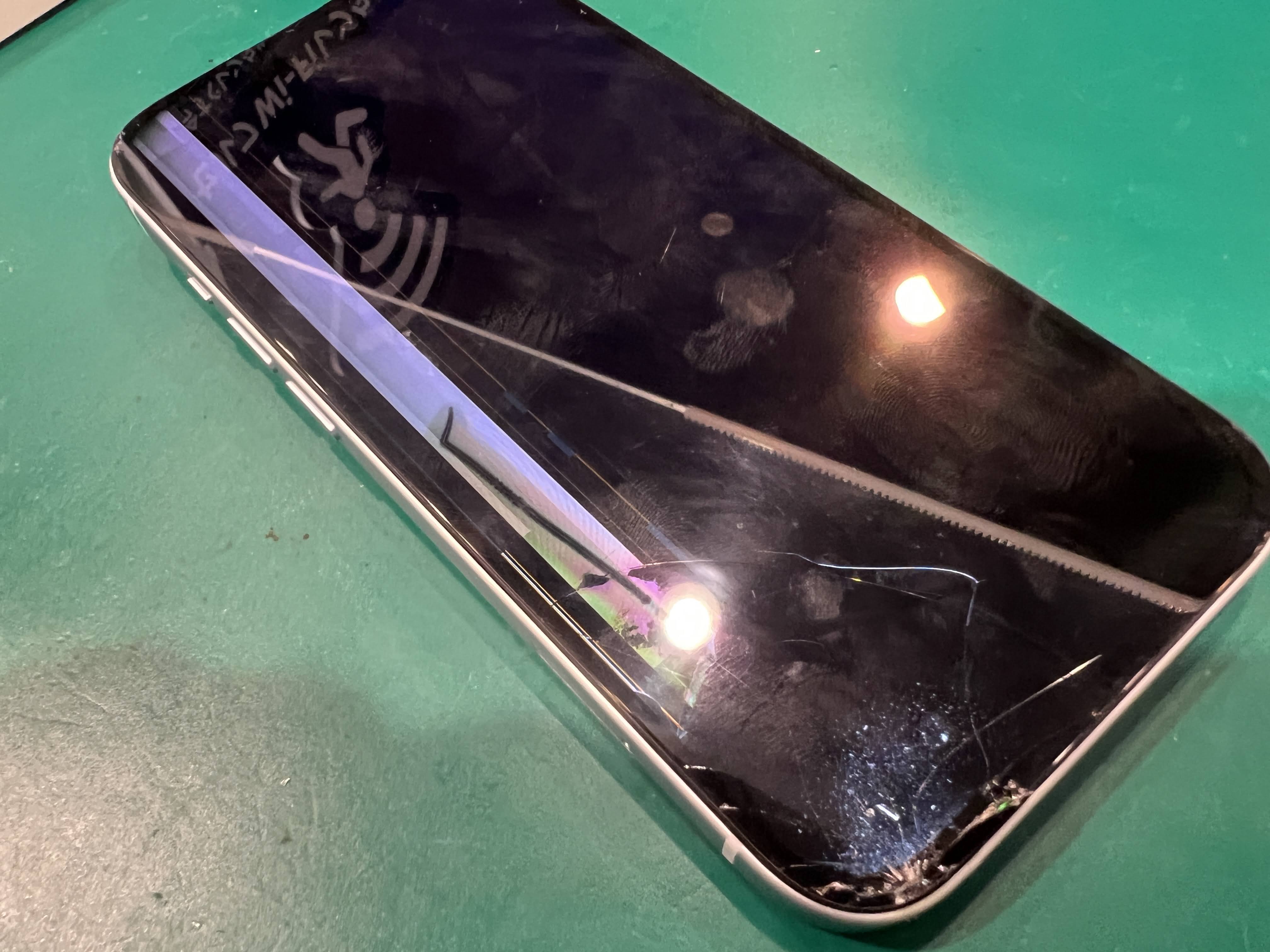 iPhone15（アイフォン）画面交換！60分で映像＆タッチ復活【スマホ修理工房ペリエ千葉店】