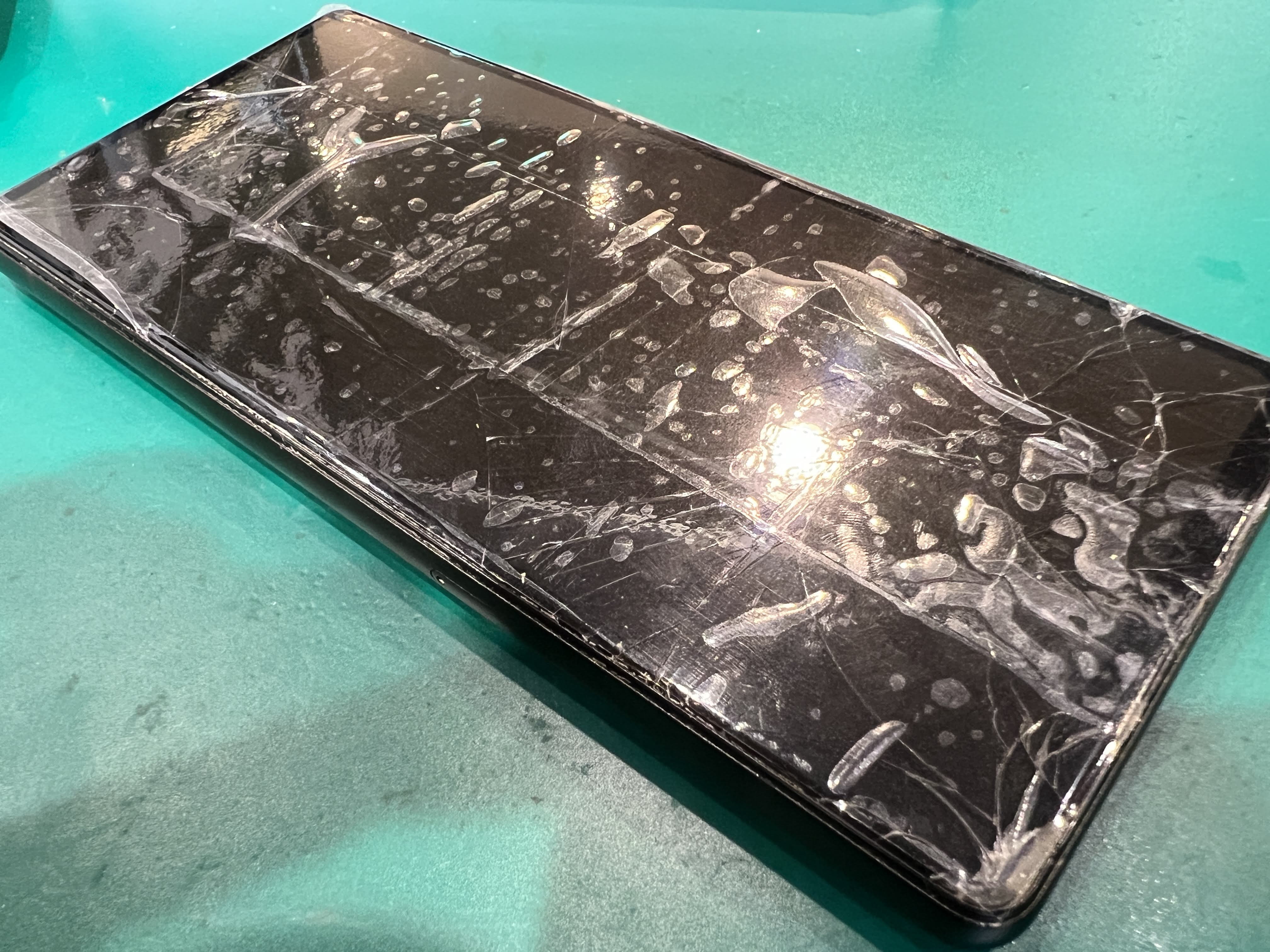 Pixel6a（ピクセル）画面交換！120分で映像＆タッチ復旧【スマホ修理工房ペリエ千葉店】