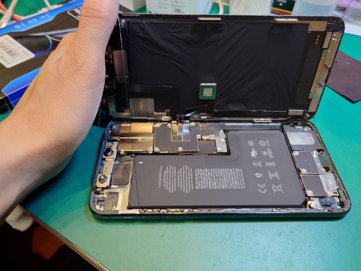 iPhone 11 Pro Maxの水没洗浄/画面交換修理を行いました！！【スマホ修理工房荻窪タウンセブン店】