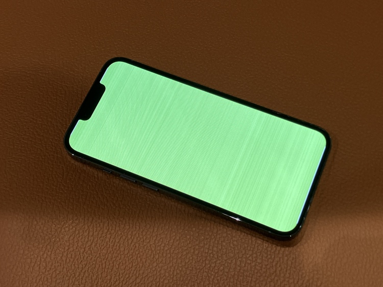 画面が緑色になってしまったiPhone12Pro（アイフォン）の画面交換修理を承りました！