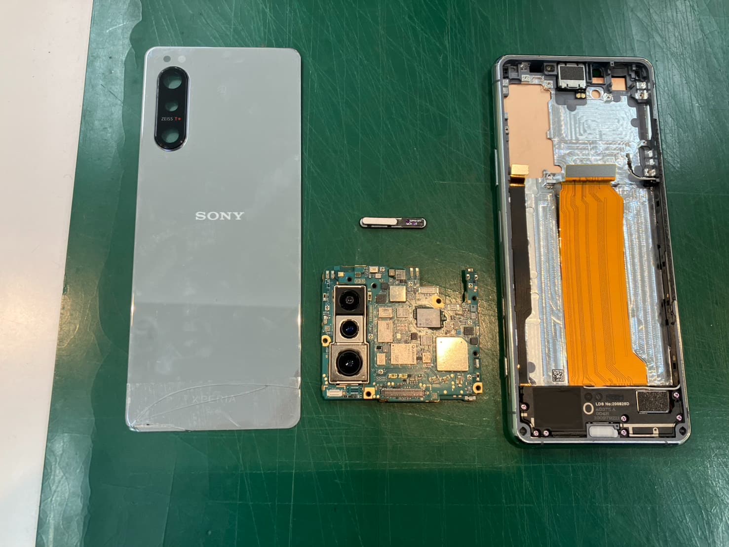 Xperia5 Ⅱの電源ボタンがきかなくなった。。。【ボタン交換修理いたしました】 -スマホ修理工房浦和パルコ店-