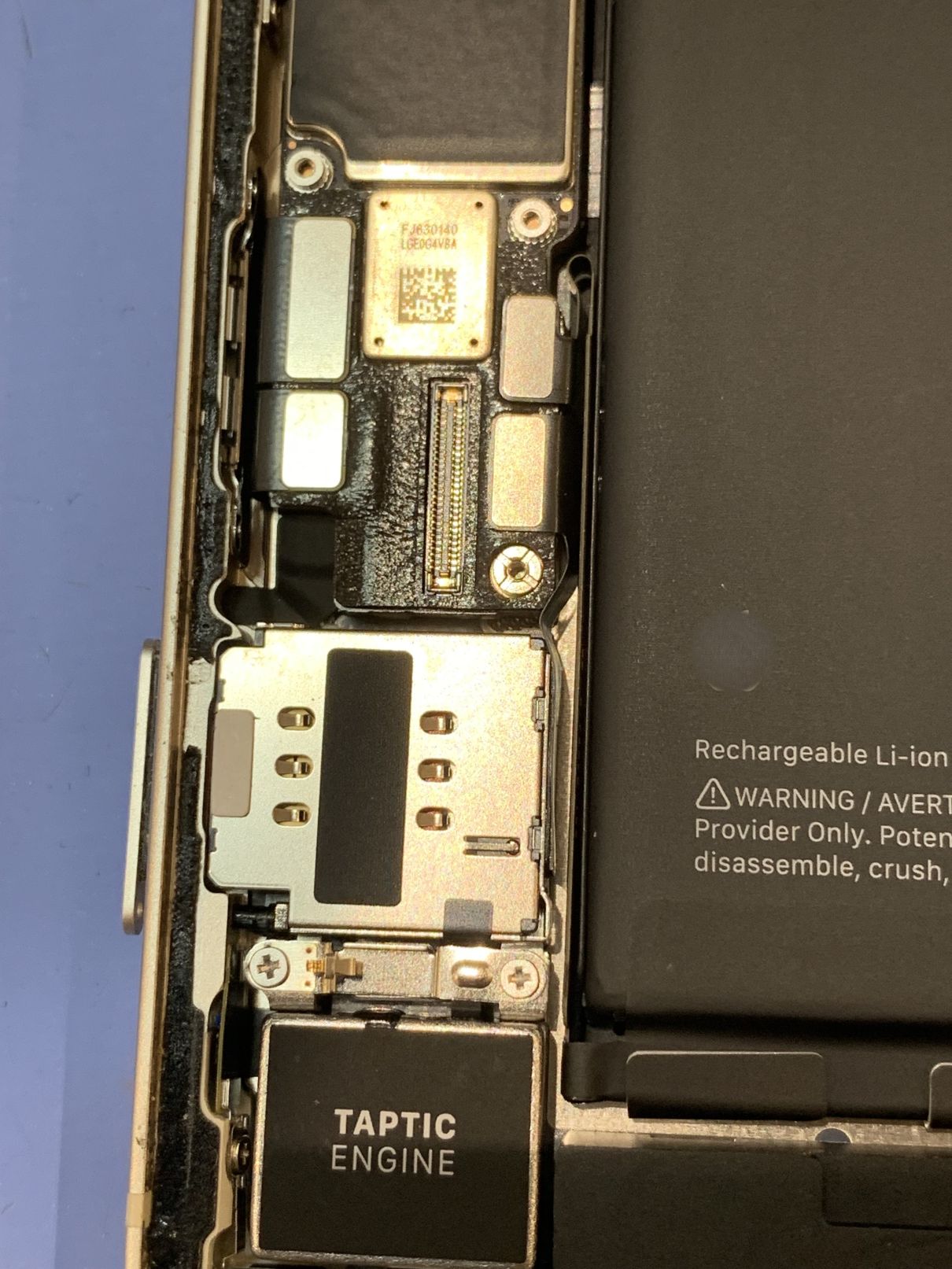 iPhone13 SIMトレー取り外せない/草加市からご来店【スマホ修理工房フレスポ八潮店】