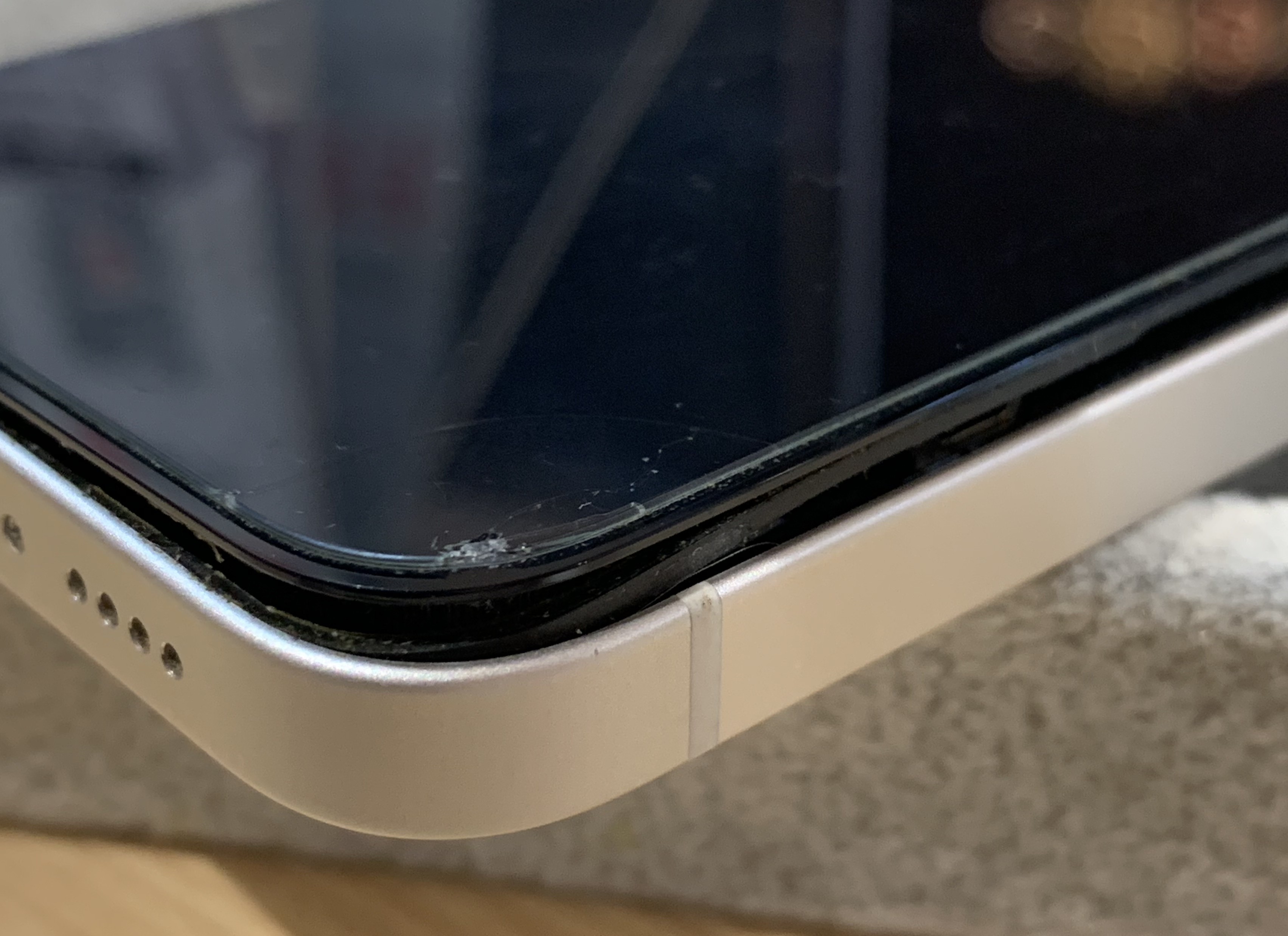 iPhone12バッテリー膨張/三郷市よりご来店【スマホ修理工房フレスポ八潮店】