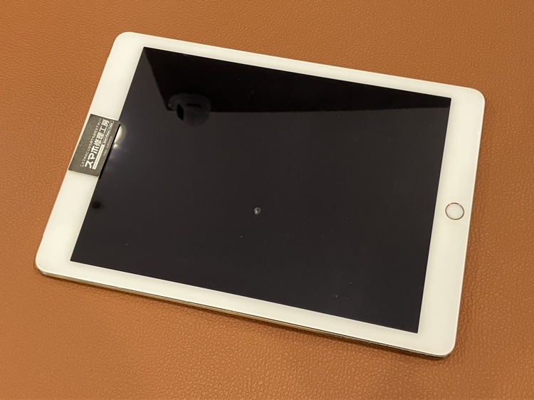 バッテリーが膨張して画面が浮いてきたiPadAir2（アイパッド）のバッテリー交換を承りました！