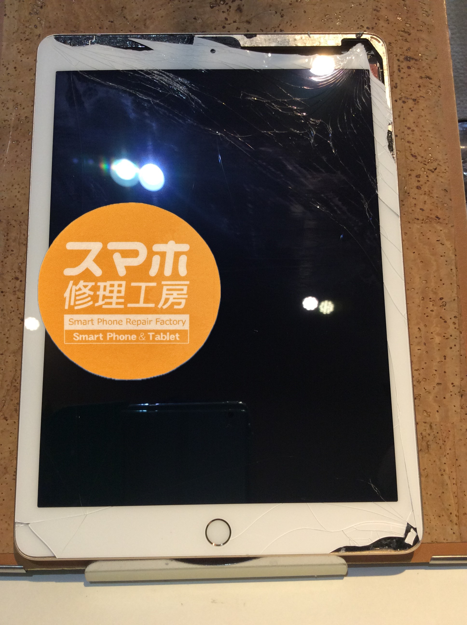 iPad第6世代(アイパッド6)ガラスが割れて表示もできなくなった…( ;∀;)