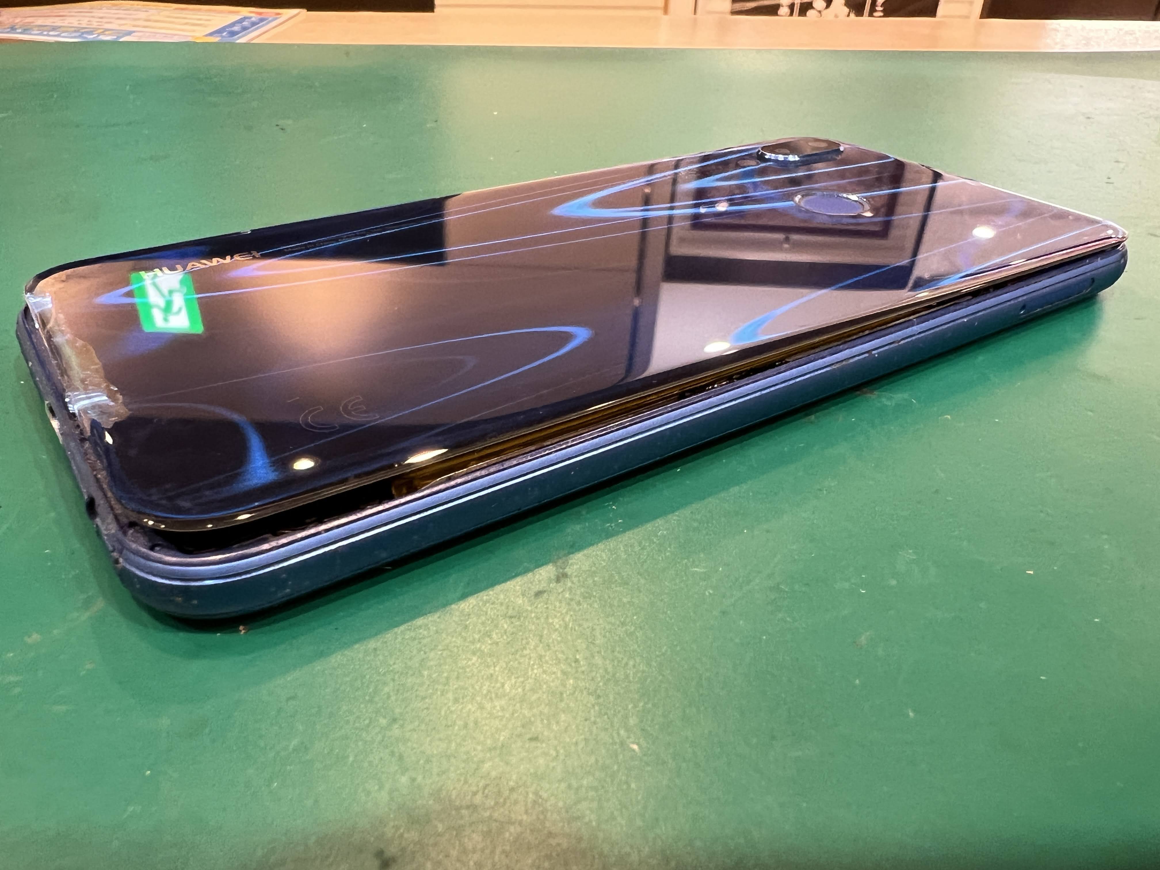 HUAWEI P20 lite（ファーウェイ）バッテリー交換で画面浮き解消！60分仕上げ【スマホ修理工房ペリエ千葉店】