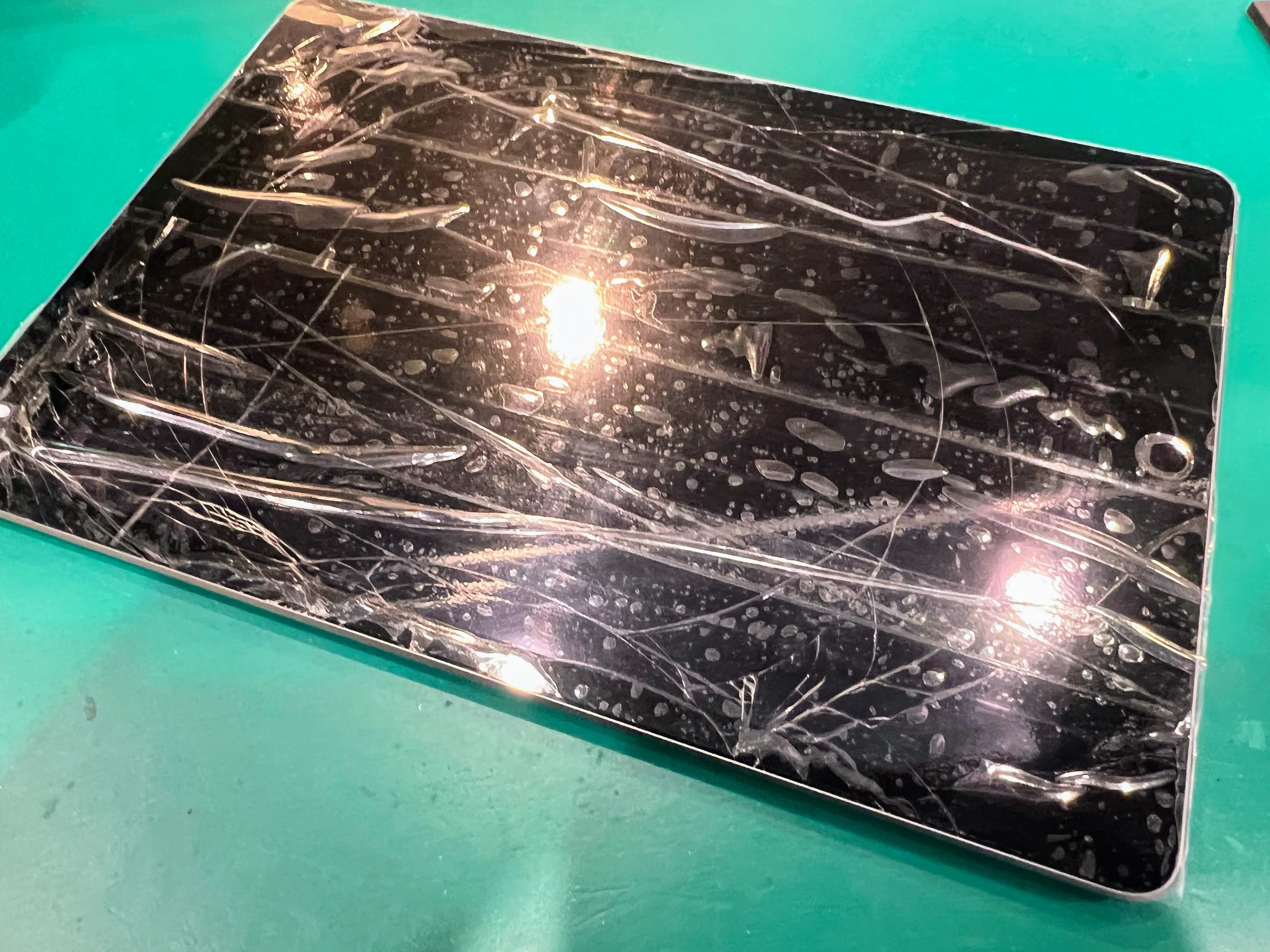 iPad9（アイパッド）ガラス交換修理！穴あきバキバキ画面も120分で復活【スマホ修理工房ペリエ千葉店】