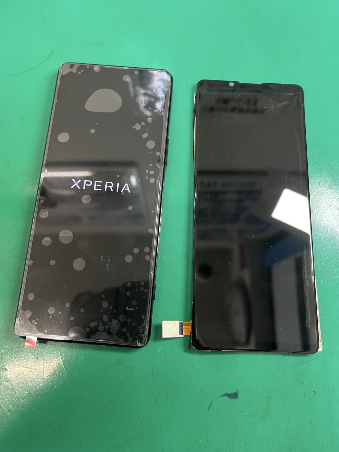 Xperia5Ⅱ　画面に縦線の表示不良発生で画面交換【スマホ修理工房大井町店】