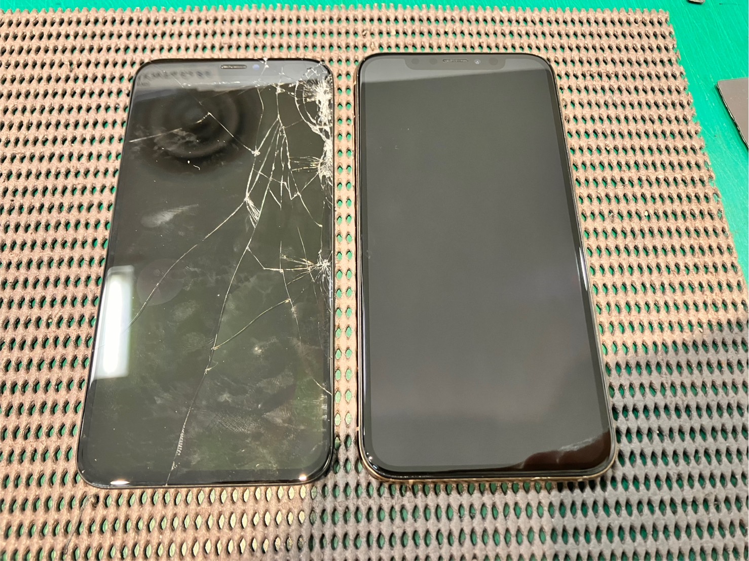 iPhonXSの液晶交換しました！　-スマホ修理工房浦和パルコ店-