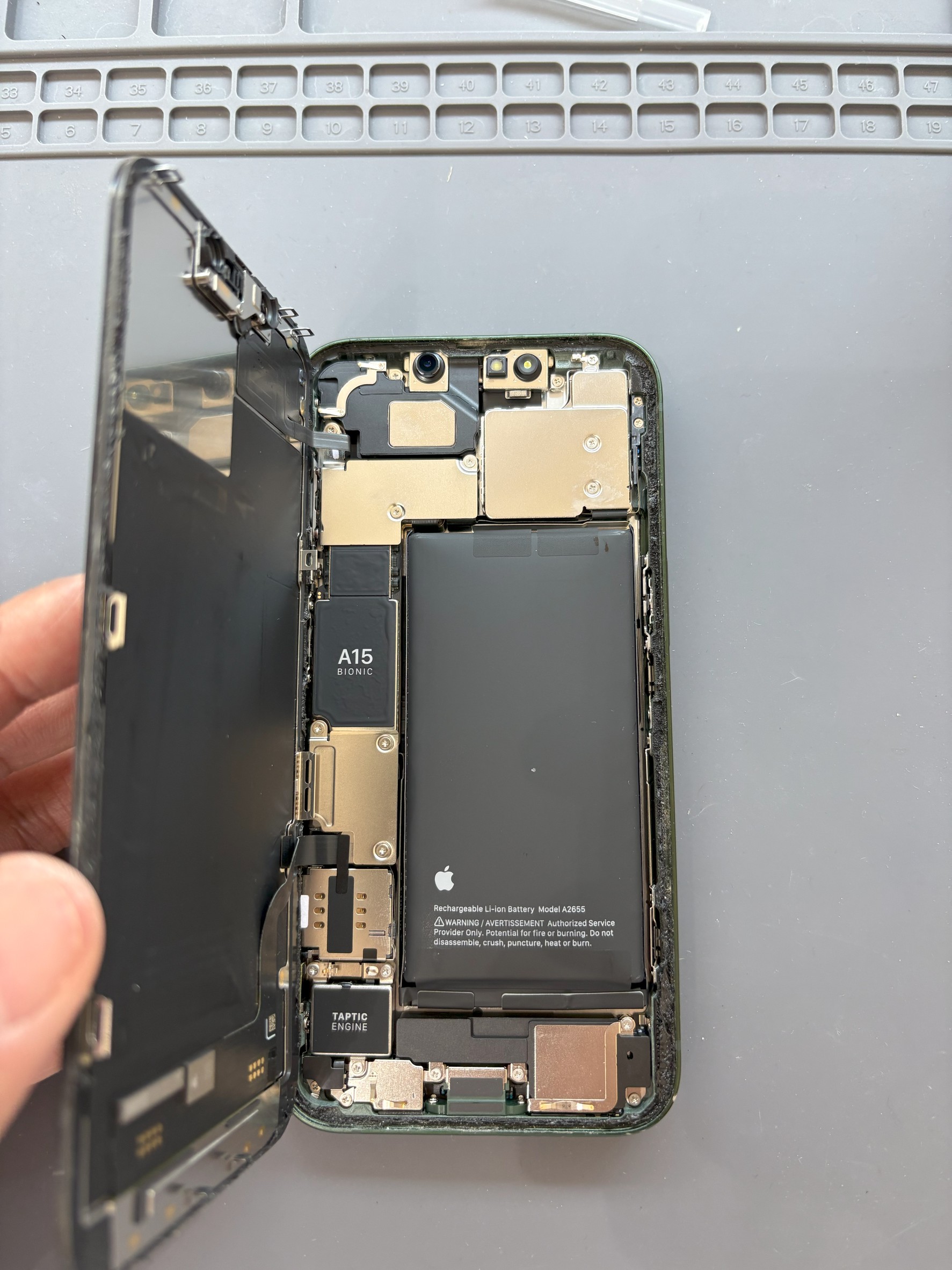 【スマホ水没】突然のトラブルに要注意!修理の流れと対処法をご紹介