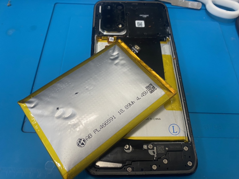 AQUOS R5Gのバッテリー交換もご対応しております！