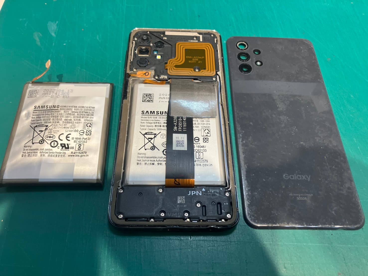 Galaxy A32 5Gのバッテリーが膨張してしまった。。。交換対応いたしました　-スマホ修理工房浦和パルコ店-