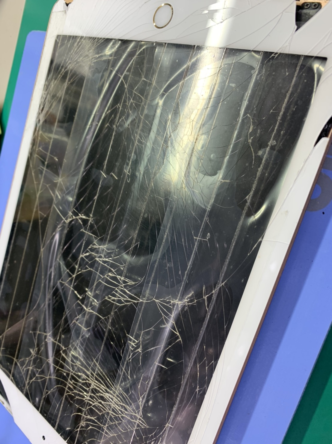 iPadのガラス割れ修理