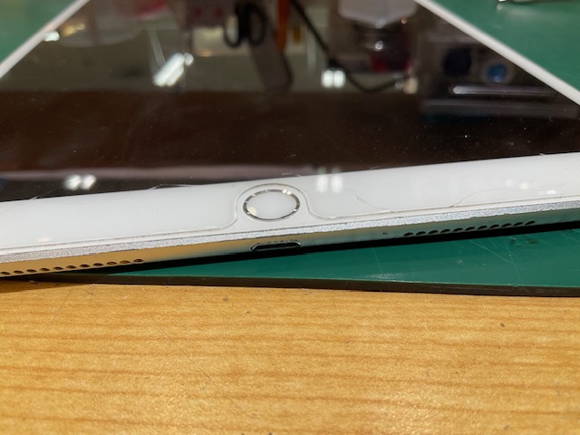 iPad Air3 (アイパッド）　充電ケーブルの先端が差込口に取り残されてしまった・・！？　スマホ修理工房イオン北浦和店