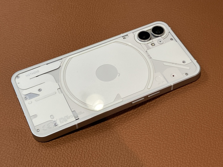ボタンが陥没してしまい押しっぱなしになってしまったNothingPhone(1)のボタン修理を承りました！