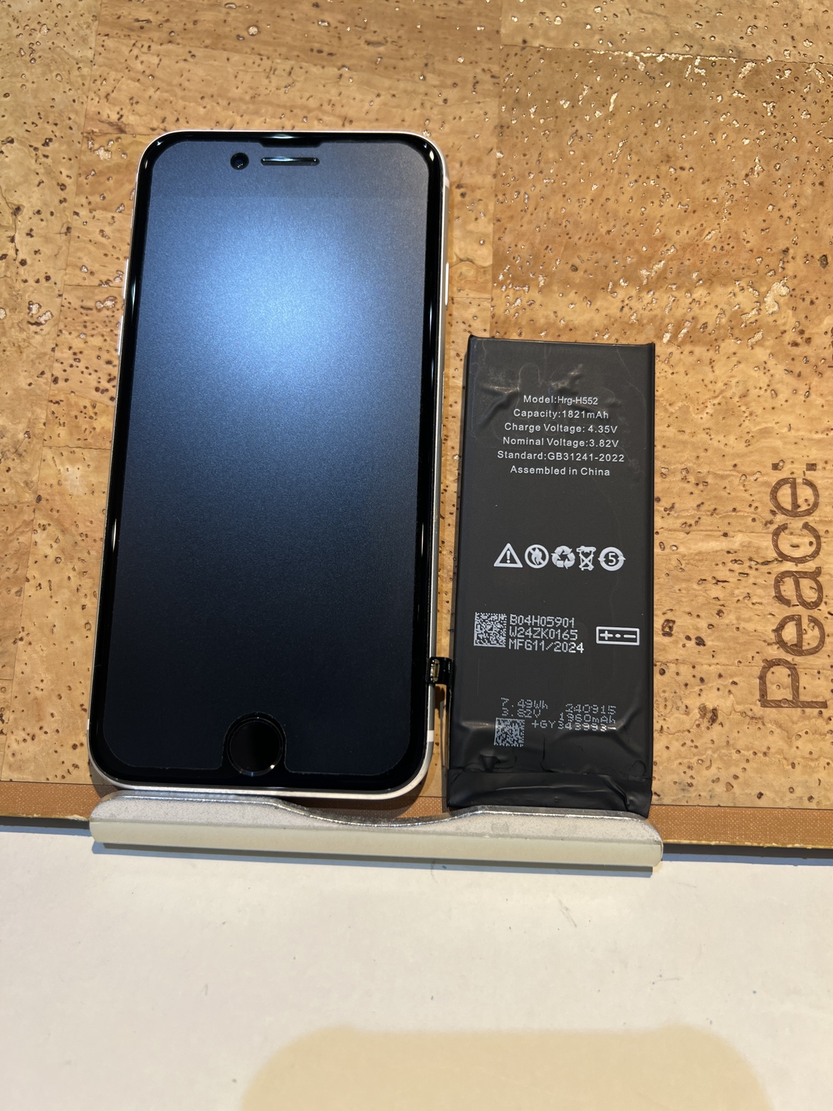 iPhoneSE第2世代(アイフォンSEダイ2セダイ)のバッテリー交換を行いました。