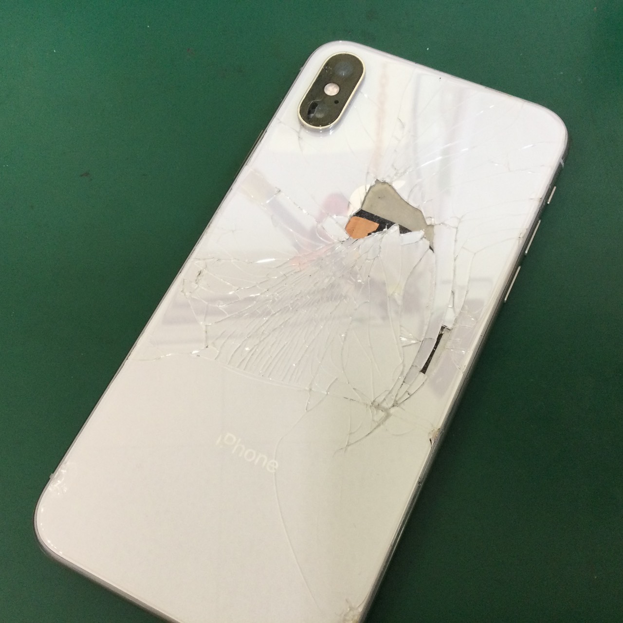 iPhoneXs(アイフォンXs)背面ガラス修理！「スマホ修理工房　ALCo越谷店」