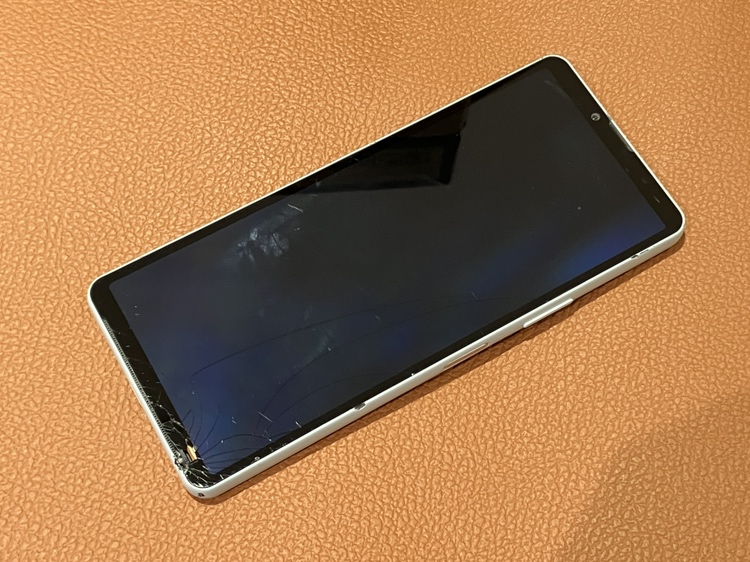 画面が割れてしまったXperia10VI（エクスペリア）の画面交換修理を承りました！