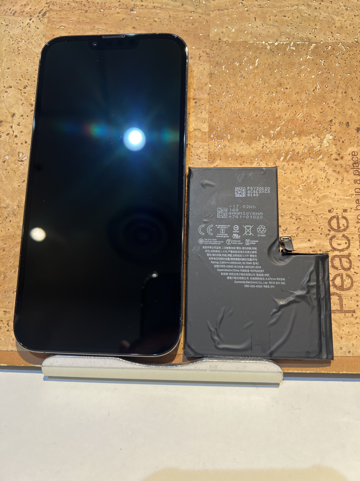 本日はiPhone13ProMAX(アイフォン13プロマックス)のバッテリー交換を行いました。