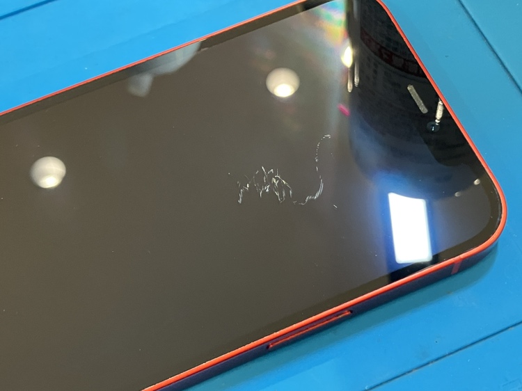 画面に目立つ傷がついてしまったiPhone12（アイフォン）の画面交換修理を承りました！