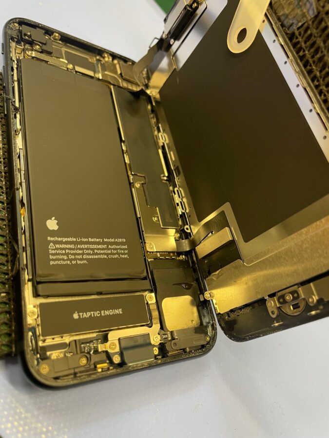 川口市からご来店!iPhoneSE3バッテリー交換! 【iPhone/スマホ修理工房イオンせんげん台店】
