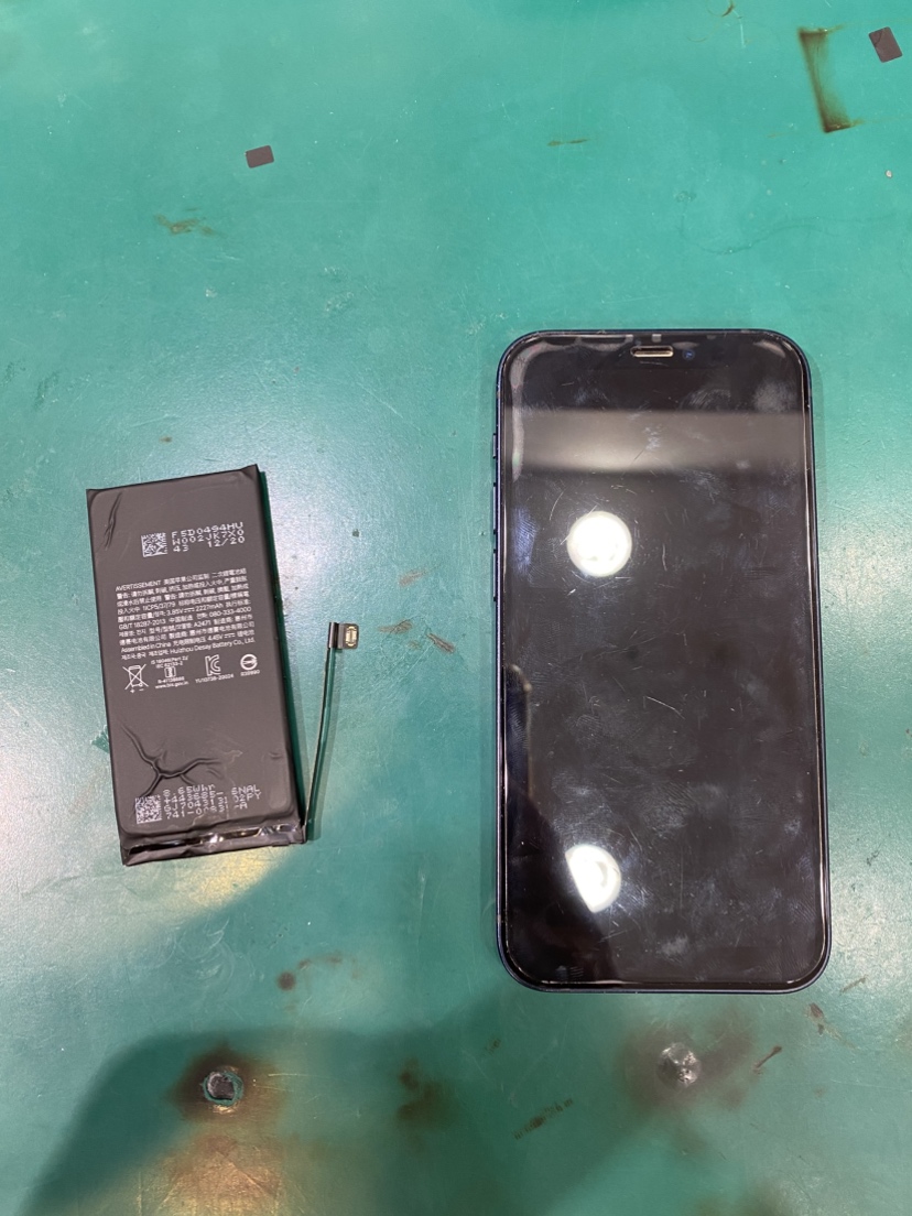 iPhone12miniのバッテリーを交換しました！スマホ修理工房テラスモール湘南店