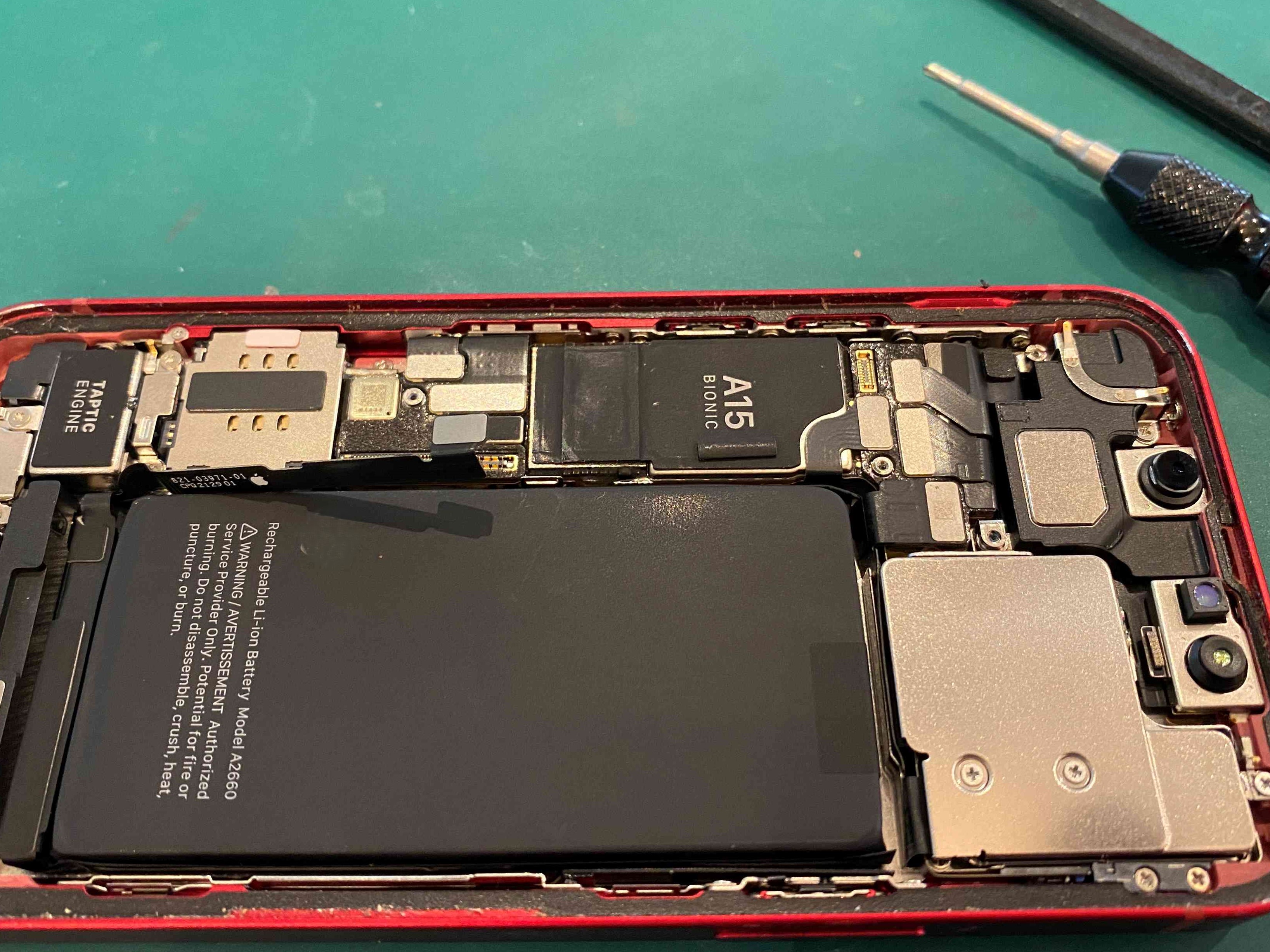 iPhoneSE第三世代の水没復旧をご依頼いただきました