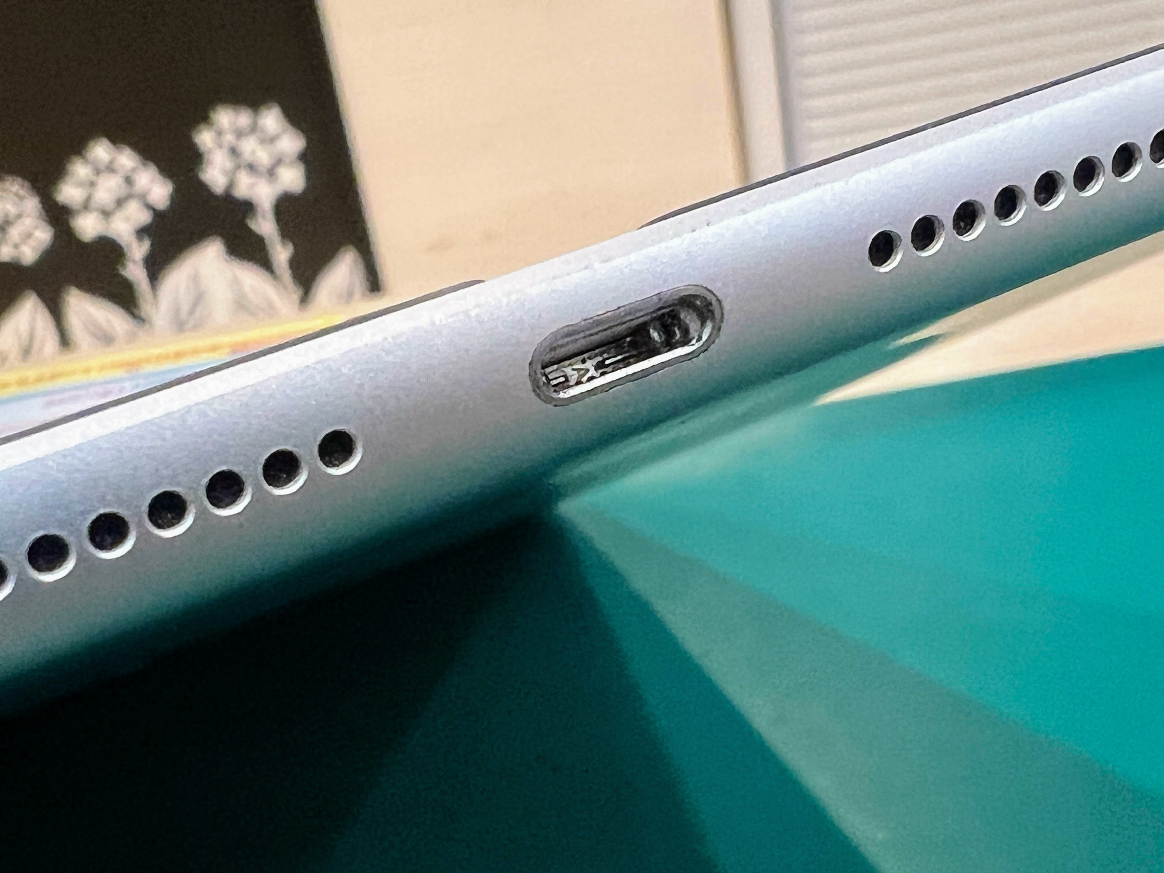 iPad 9（アイパッド）充電コネクタ詰まり取り！30分で復旧【スマホ修理工房ペリエ千葉店】