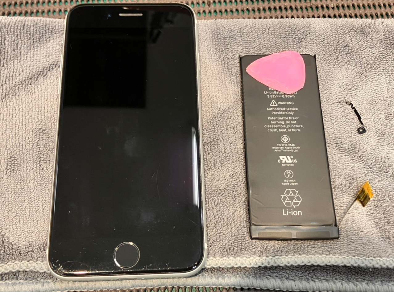 iPhoneSE2のバッテリー＆NFCアンテナ交換を行いました！　－スマホ修理工房浦和パルコ店-
