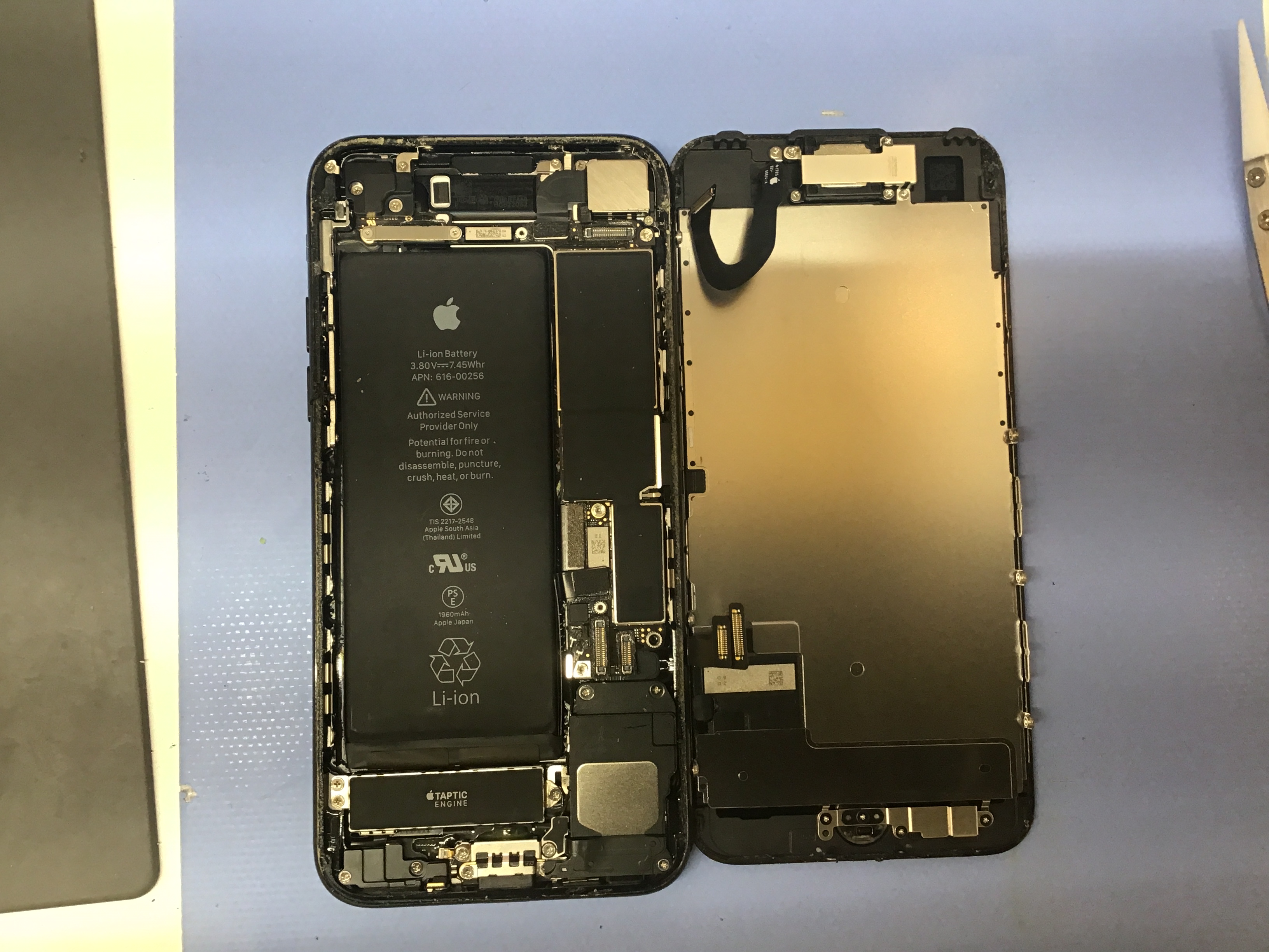 iPhoneSE2のバッテリー交換は、データそのまま・即日修理のスマホ修理工房　店へ！