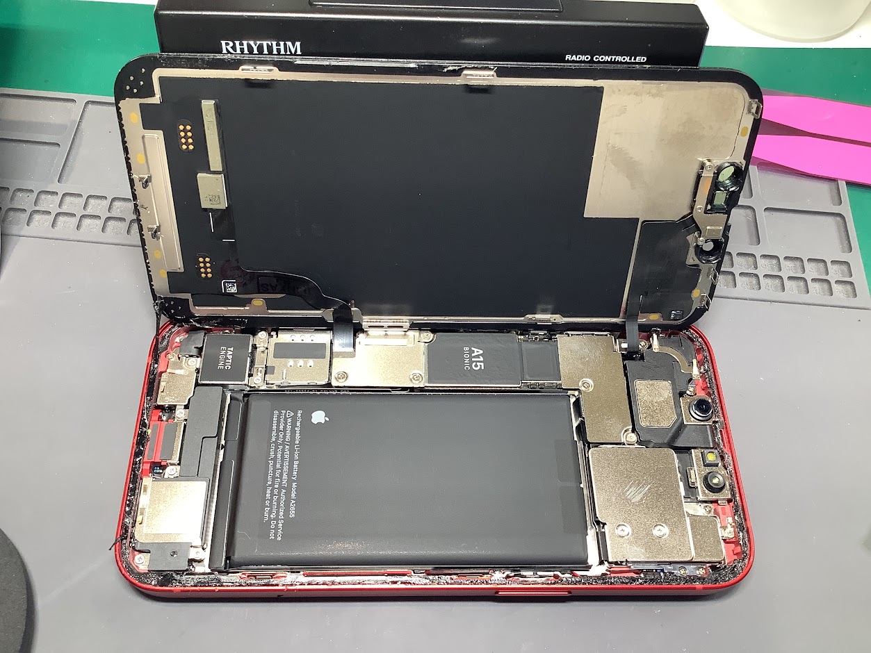 iPhone13の画面交換ならデータをそのまま・最短即日修理のスマホ修理工房ラザウォーク甲斐双葉店にご相談ください！