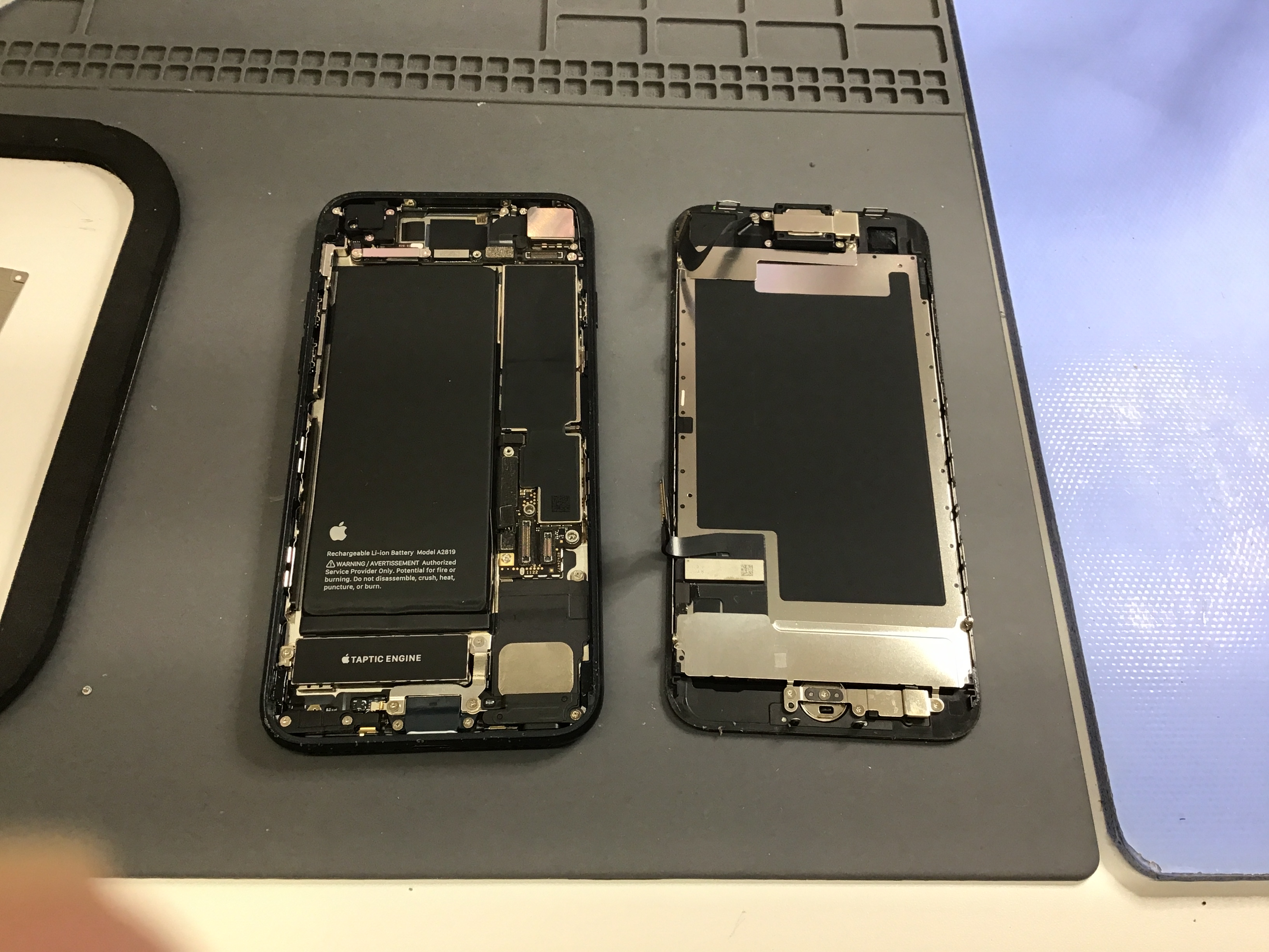 iPhoneSE2のバッテリー交換は、データそのまま・即日修理のスマホ修理工房イーアス高尾店へ！