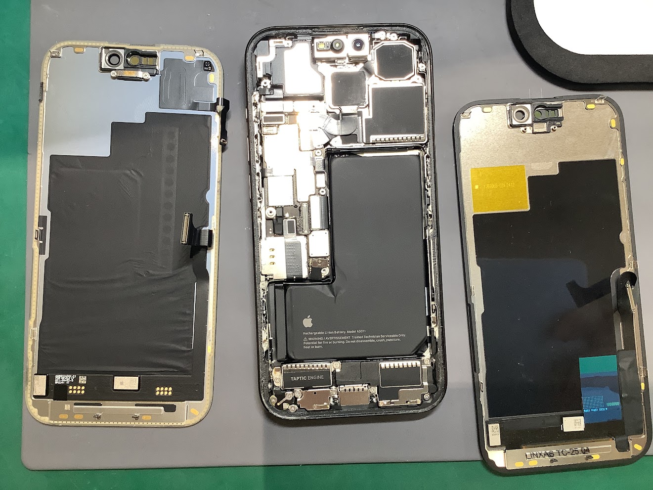 iPhone15proの画面交換ならデータそのまま・最短即日修理のスマホ修理工房ラザウォーク甲斐双葉店へ！