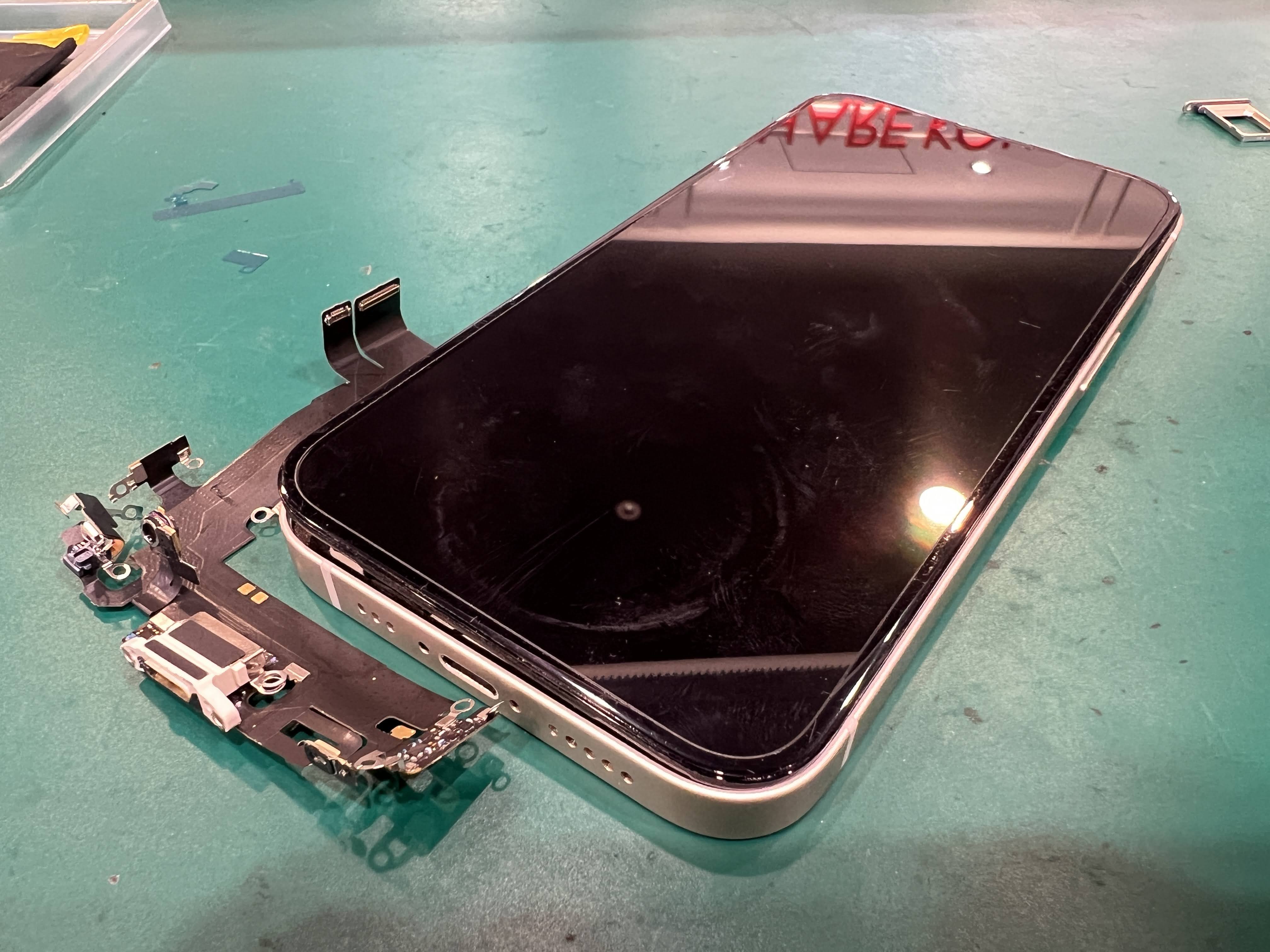 iPhone13（アイフォーン サーティーン）コネクタ交換修理！90分で充電復活【スマホ修理工房ペリエ千葉店】