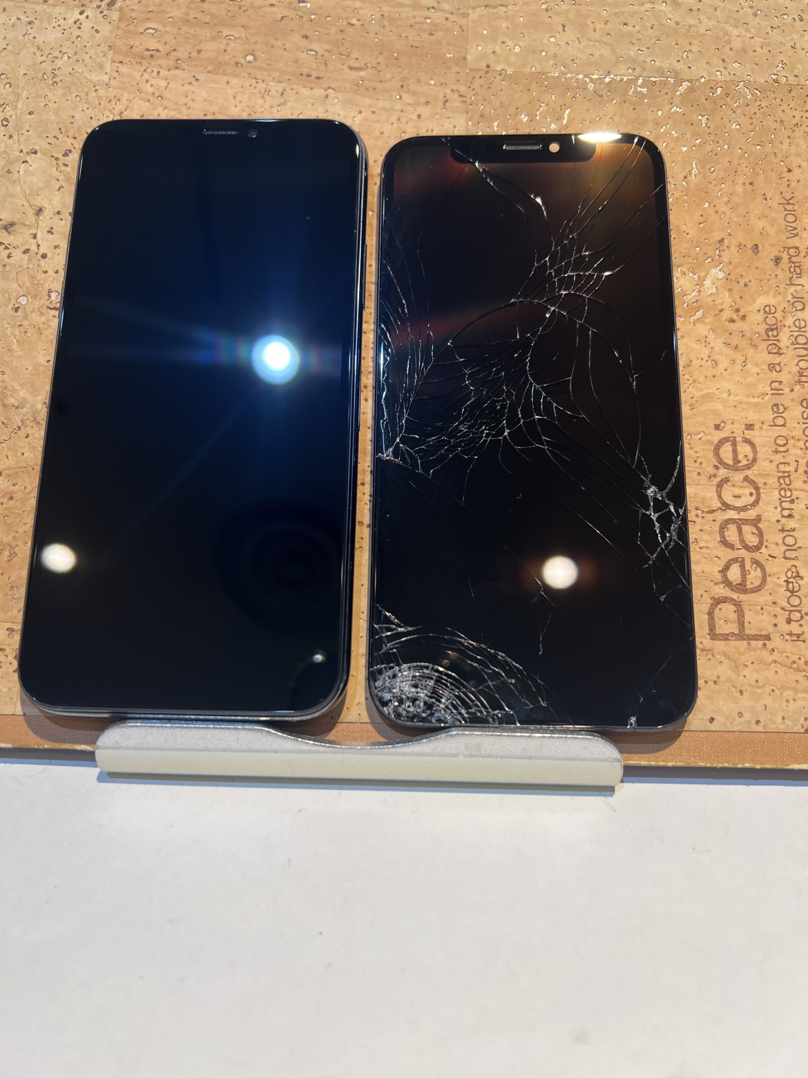 スマホの画面が割れちゃった！どうしよう！そんな時はスマホ修理工房　広島パルコ新館店へ！