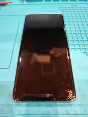 Galaxy S10 の画面交換を行いました!【スマホ修理工房 熊本ゆめタウン光の森店】