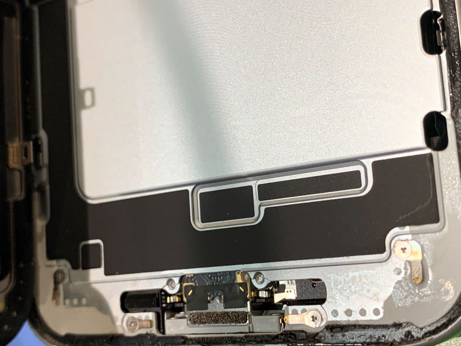 iPhone15Plus画面が映らない/草加市からご来店【スマホ修理工房フレスポ八潮店】