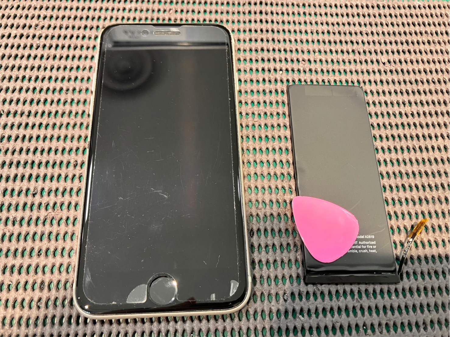 iPhoneSE3のバッテリー交換を行いました！　-スマホ修理工房浦和パルコ店-
