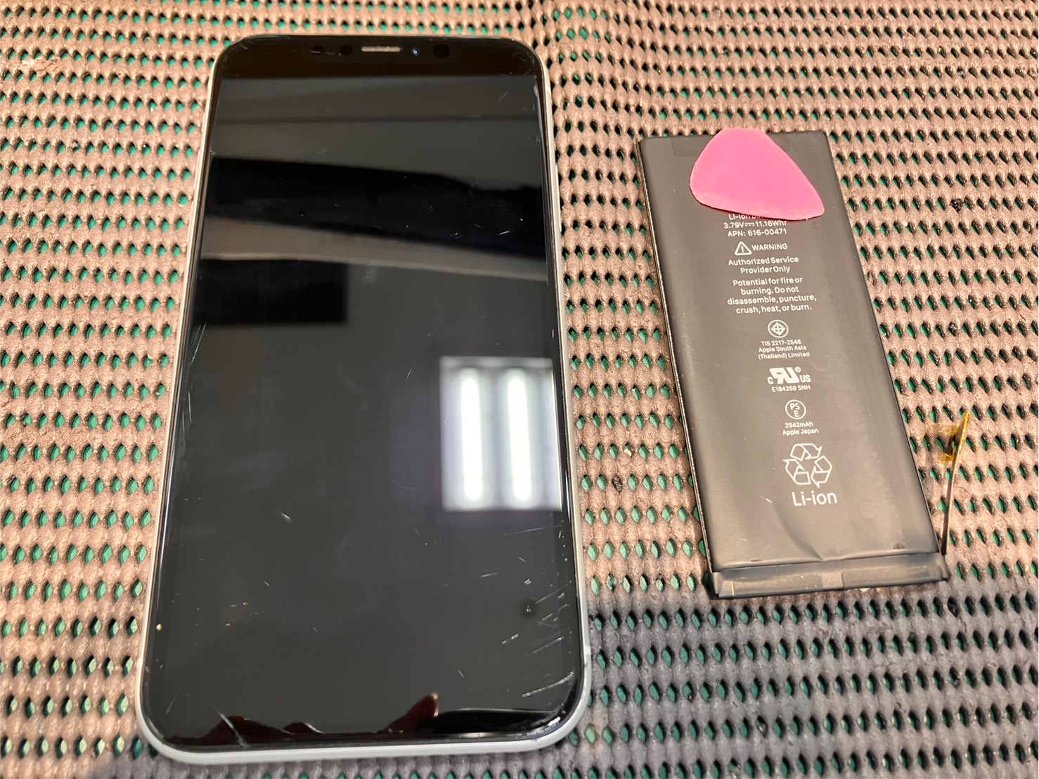 iPhoneXRのバッテリー交換を行いました！　-スマホ修理工房浦和パルコ店-